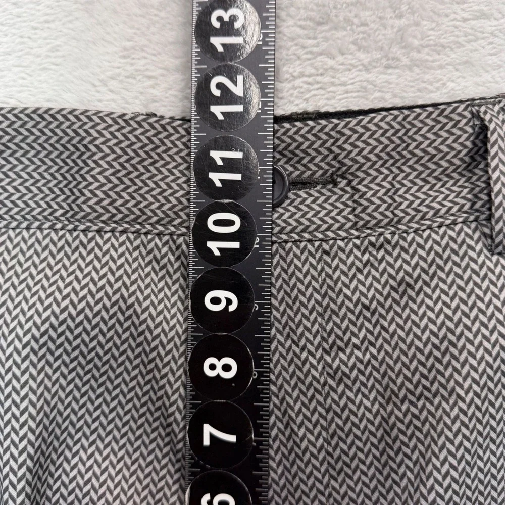 Greg Norman Shorts Men Measures 36 Tag 34 Black‎ Grey Herringbone NEW